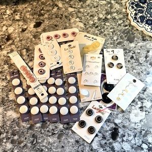 assorted vintage buttons